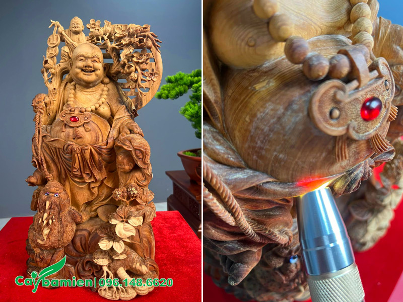 Khắc tượng Phật bằng gỗ hoàng đàn